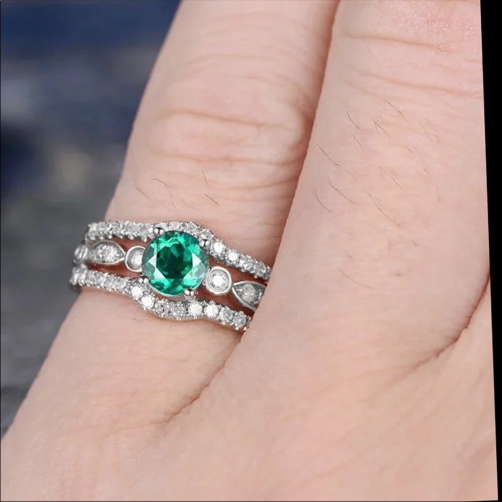 New Women’s 925 Silver Dainty Emerald Diamond Ring - Picture 5 of 5